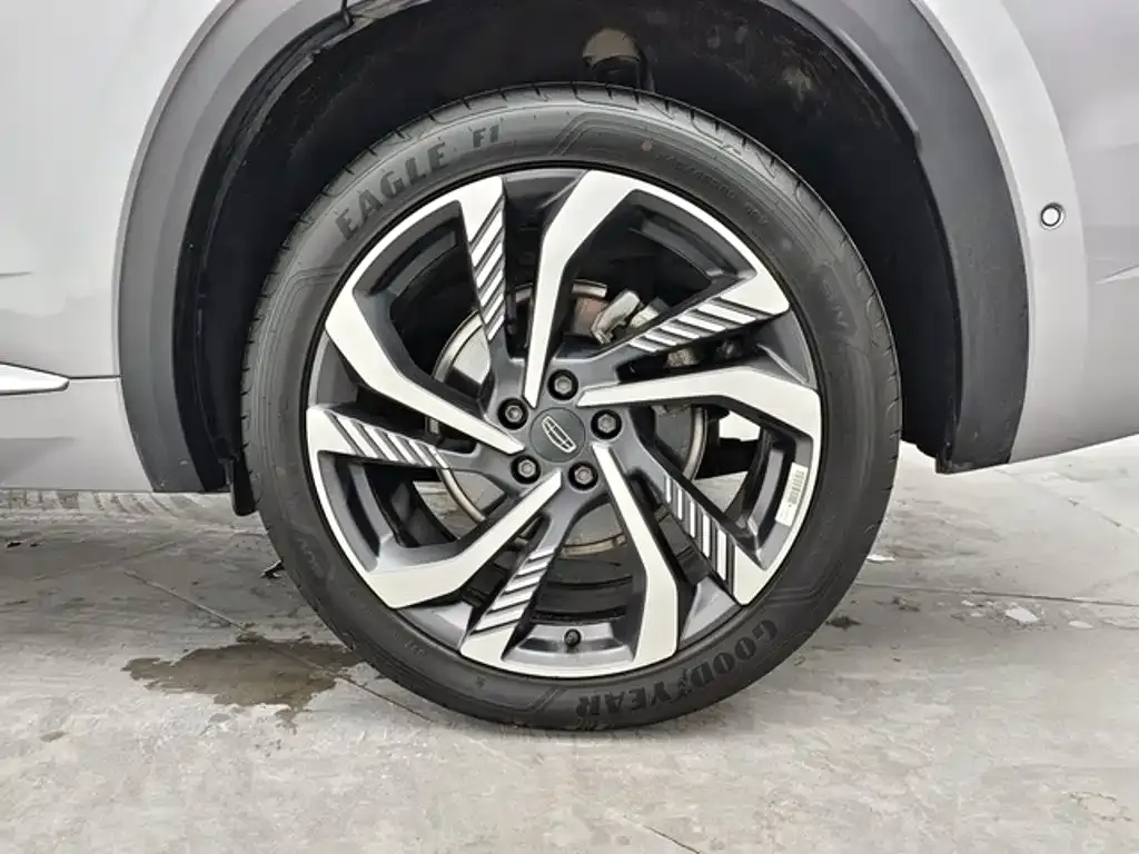Geely Xingyue L — фото 10