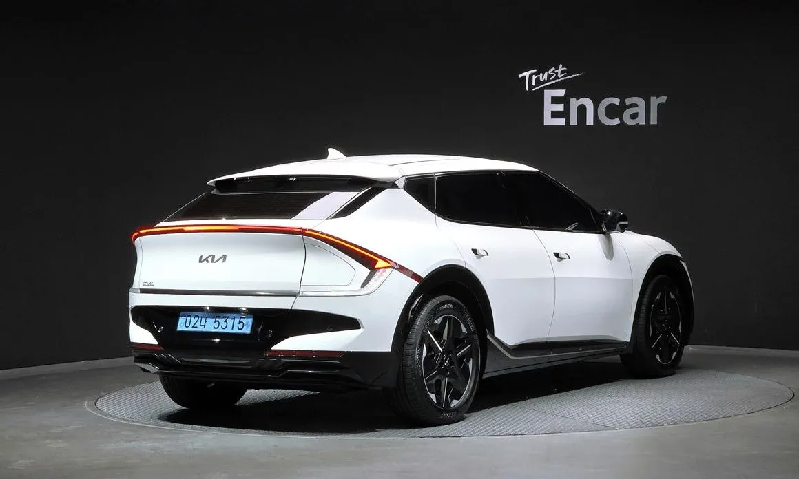 Kia EV6 — фото 8