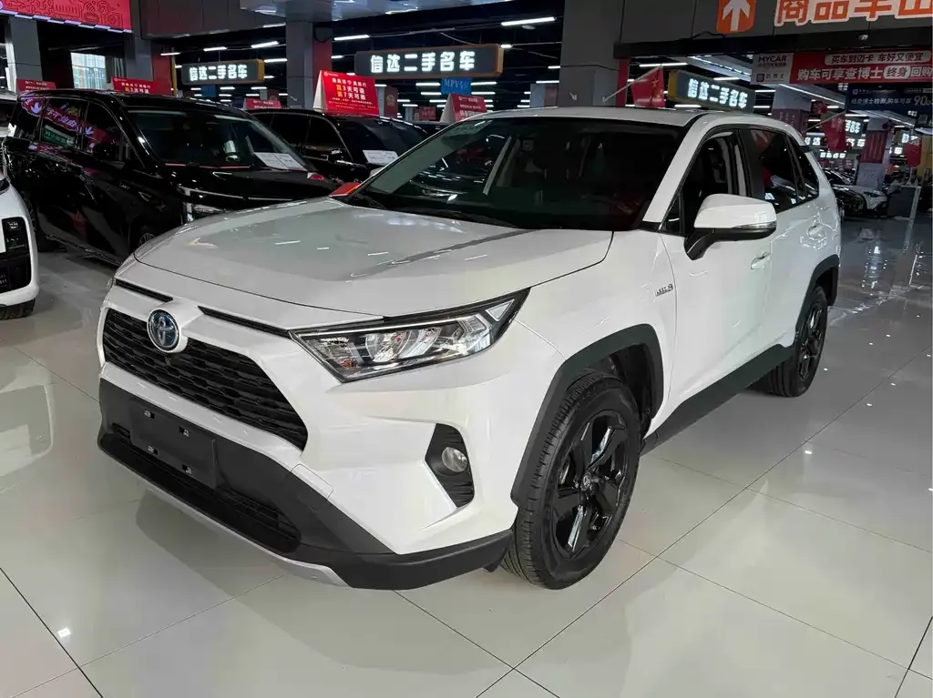 Toyota RAV4 — фото 1