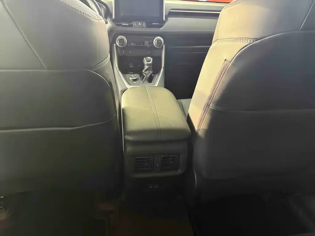 Toyota RAV4 — фото 2
