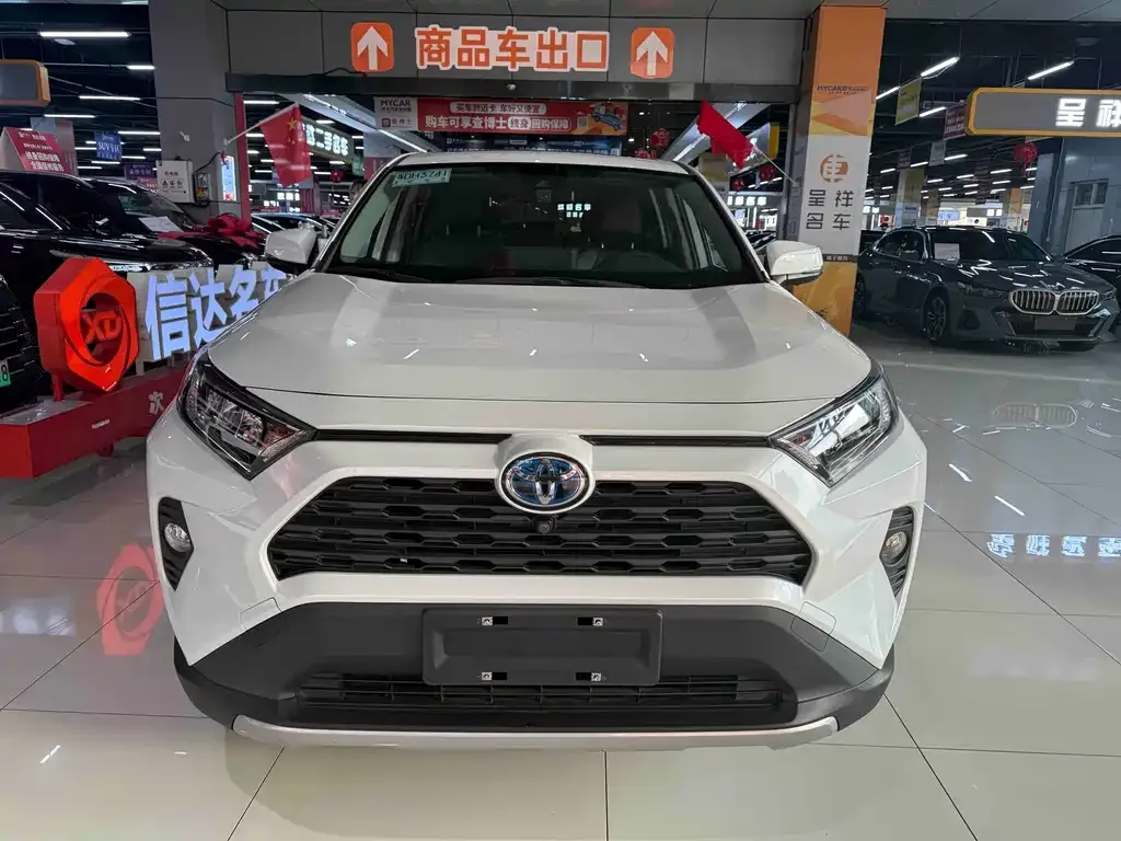 Toyota RAV4 — фото 7