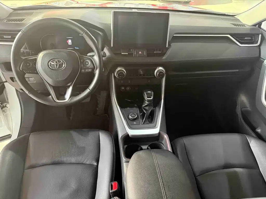 Toyota RAV4 — фото 8