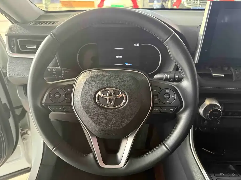 Toyota RAV4 — фото 10