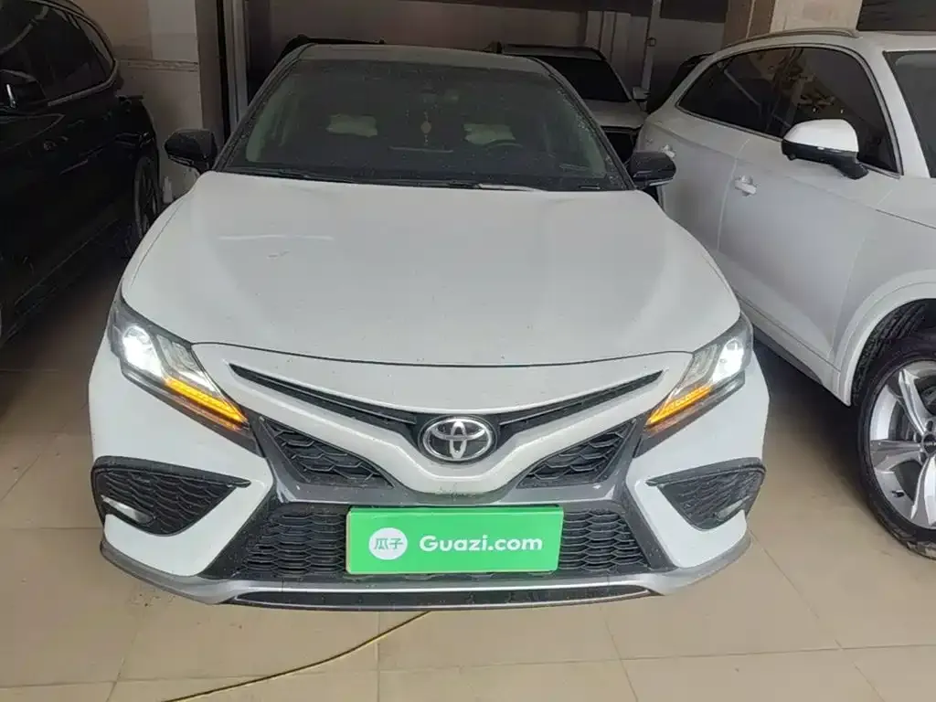 Toyota Camry — фото 5