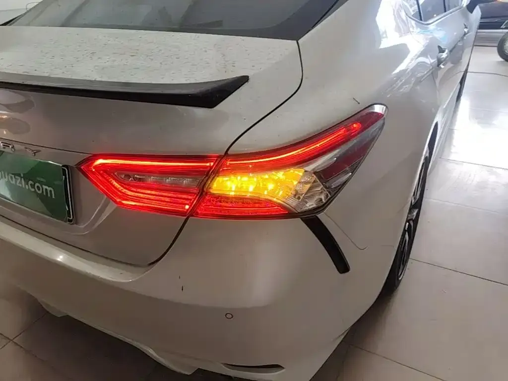 Toyota Camry — фото 10