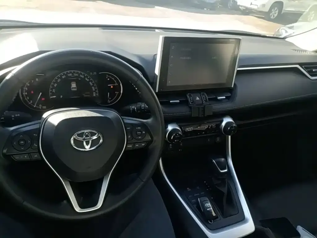 Toyota RAV4 — фото 2