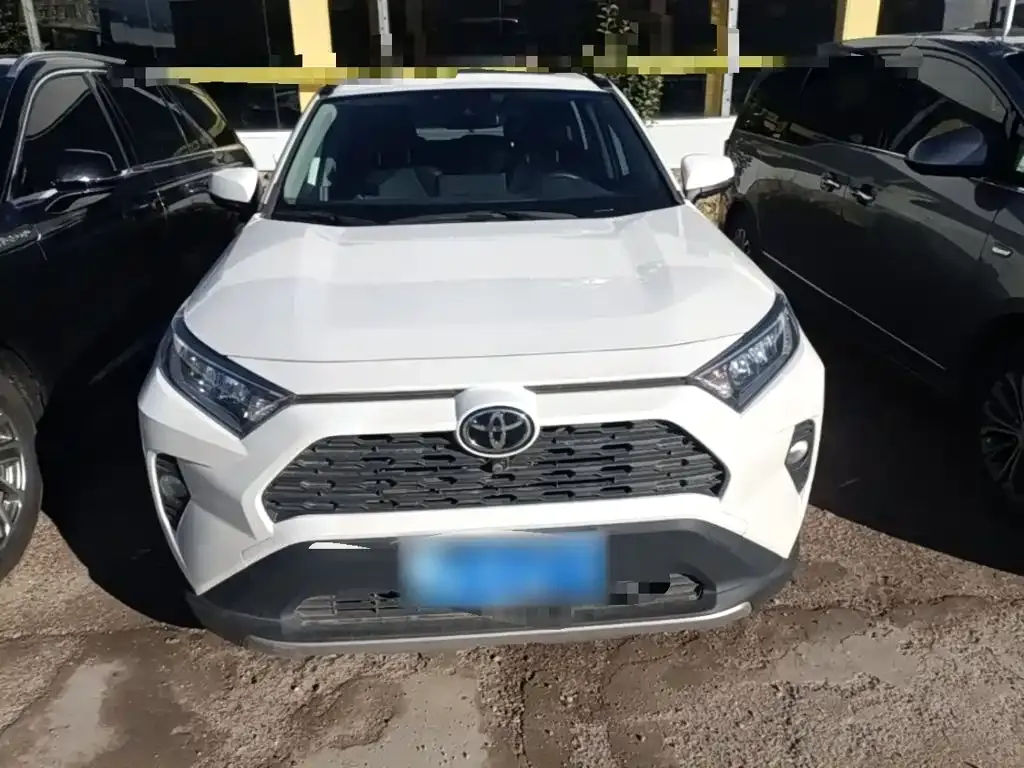 Toyota RAV4 — фото 7