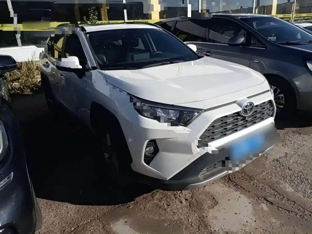 Toyota RAV4 — фото 3