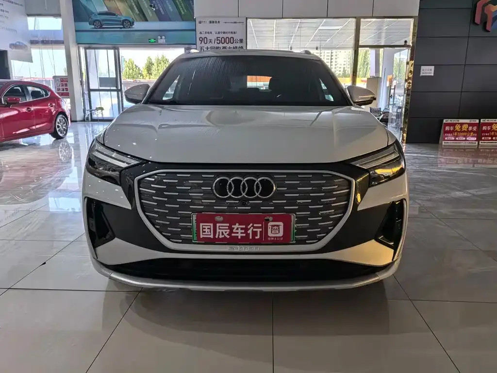 Audi Q4 e-tron — фото 2