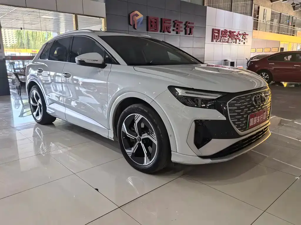 Audi Q4 e-tron — фото 4