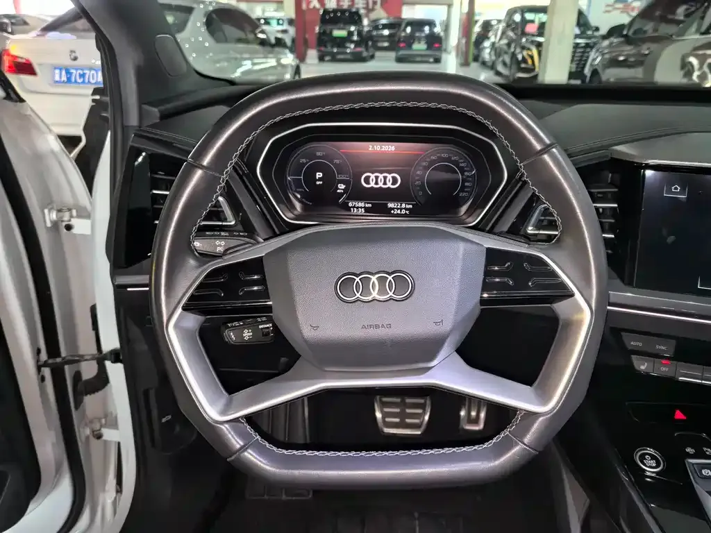 Audi Q4 e-tron — фото 8