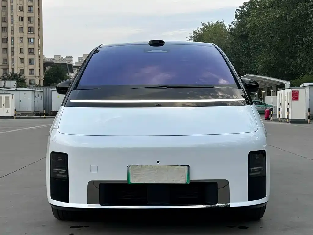 Li Auto MEGA — фото 7