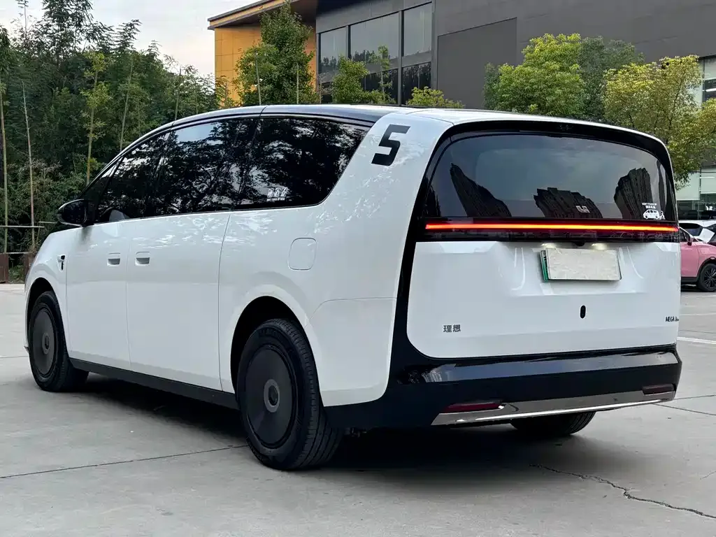 Li Auto MEGA — фото 9