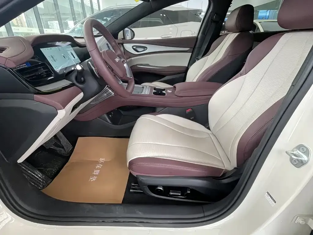 BYD Seal 07 DM-i — фото 3
