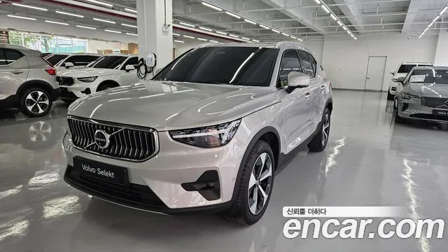 Volvo XC40 — фото 1