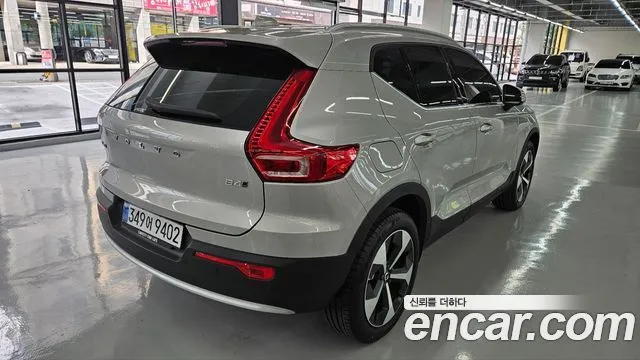 Volvo XC40 — фото 4