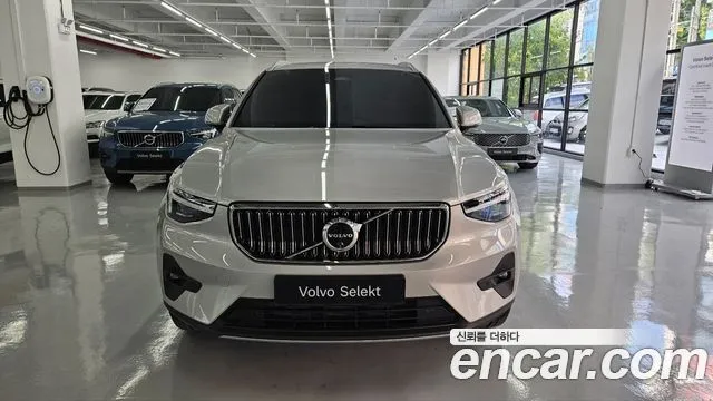 Volvo XC40 — фото 8