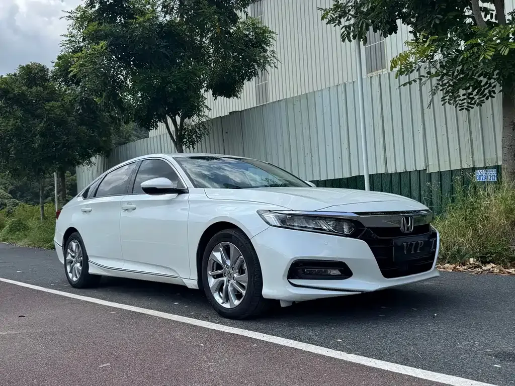 Honda Accord — фото 1