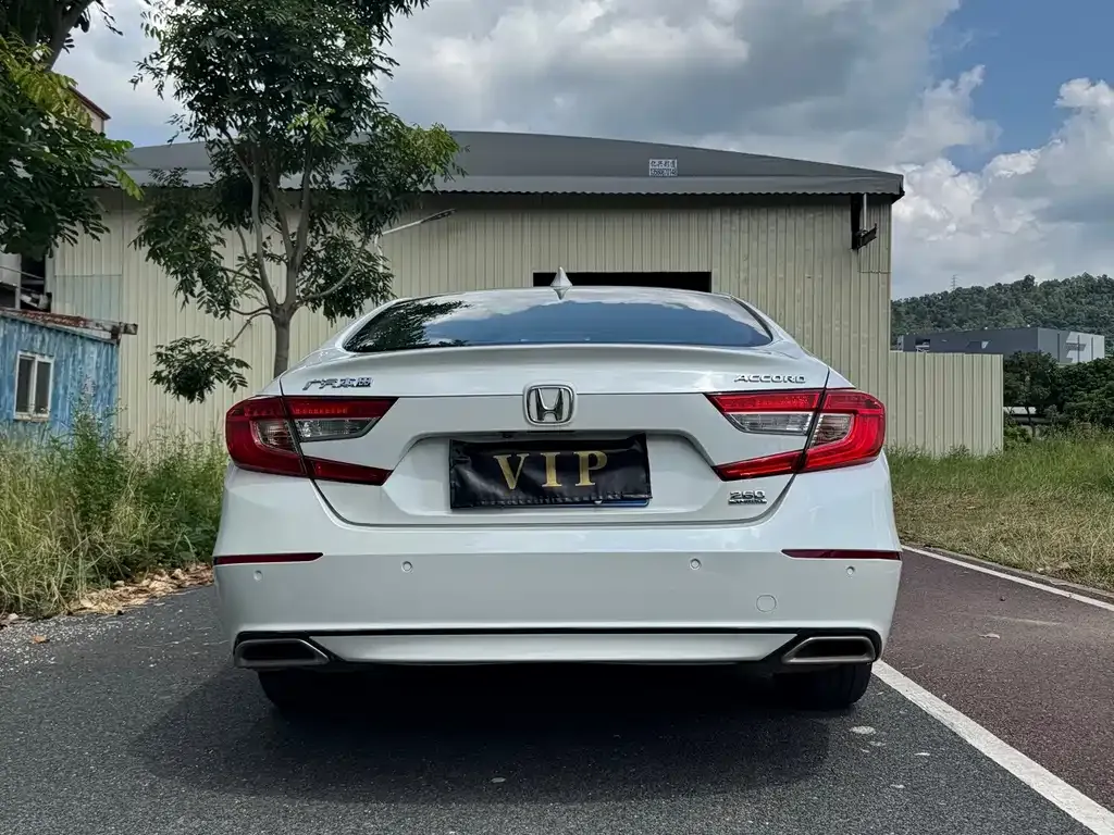 Honda Accord — фото 8