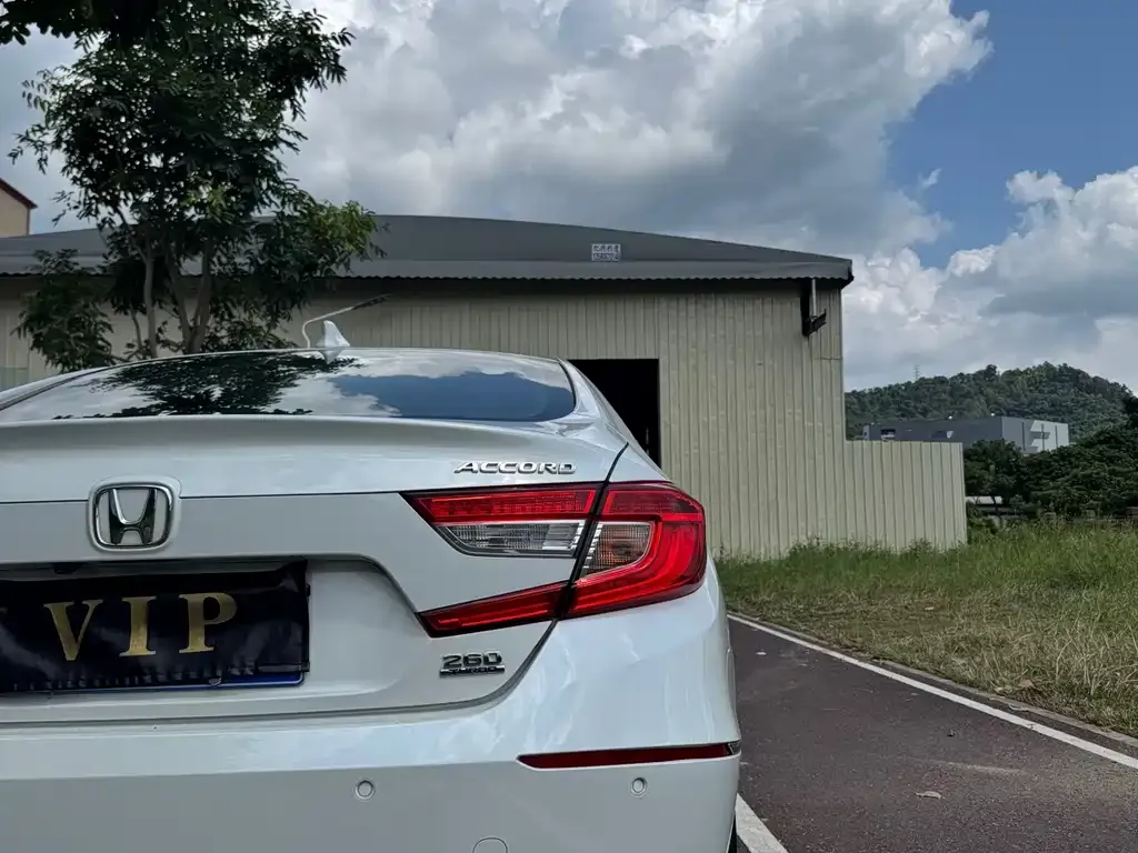 Honda Accord — фото 10