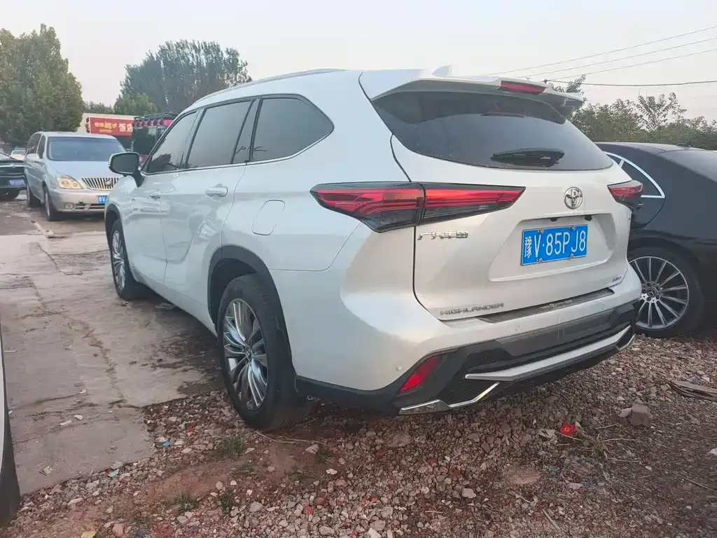 Toyota Highlander — фото 10