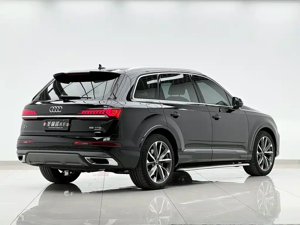 Audi Q7 — фото 9