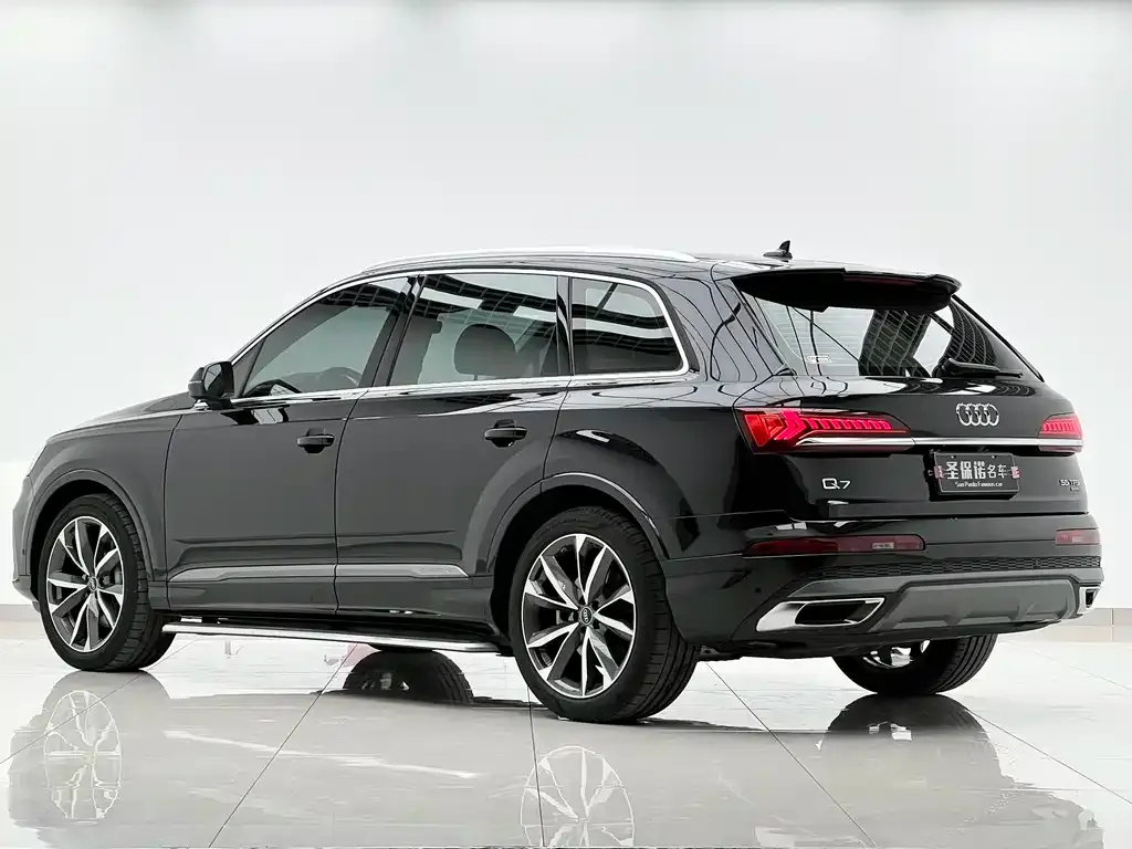 Audi Q7 — фото 7