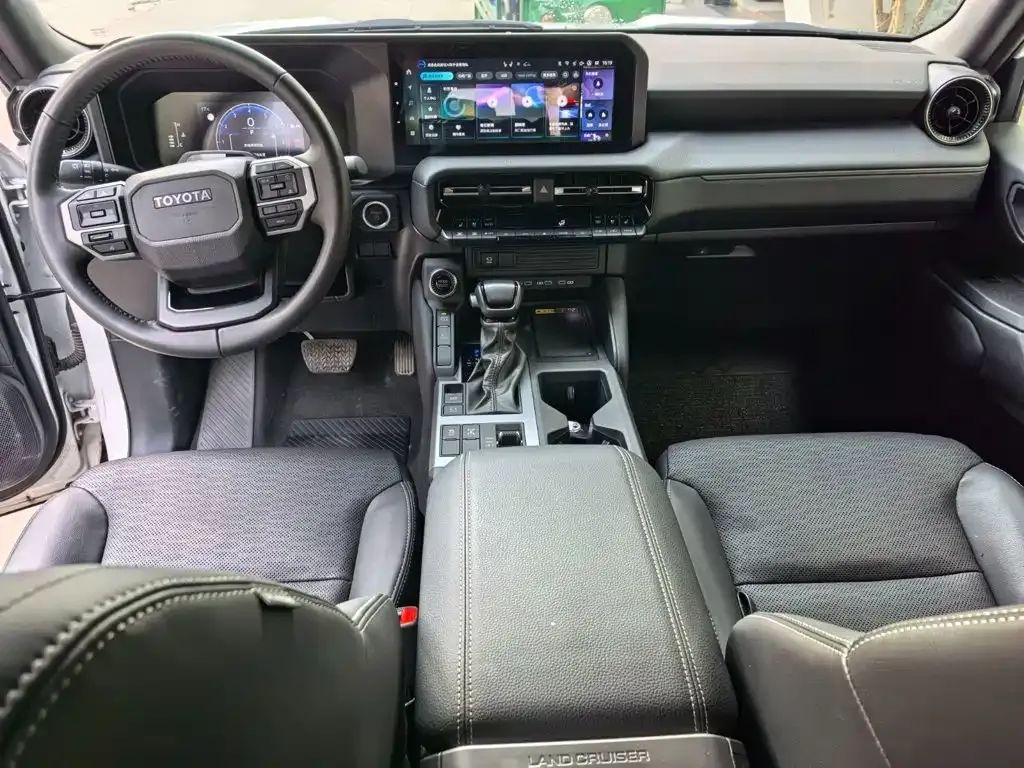 Toyota Prado — фото 2
