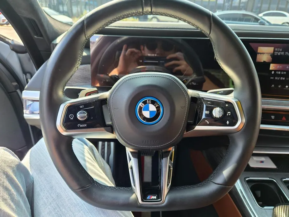 BMW i7 — фото 8
