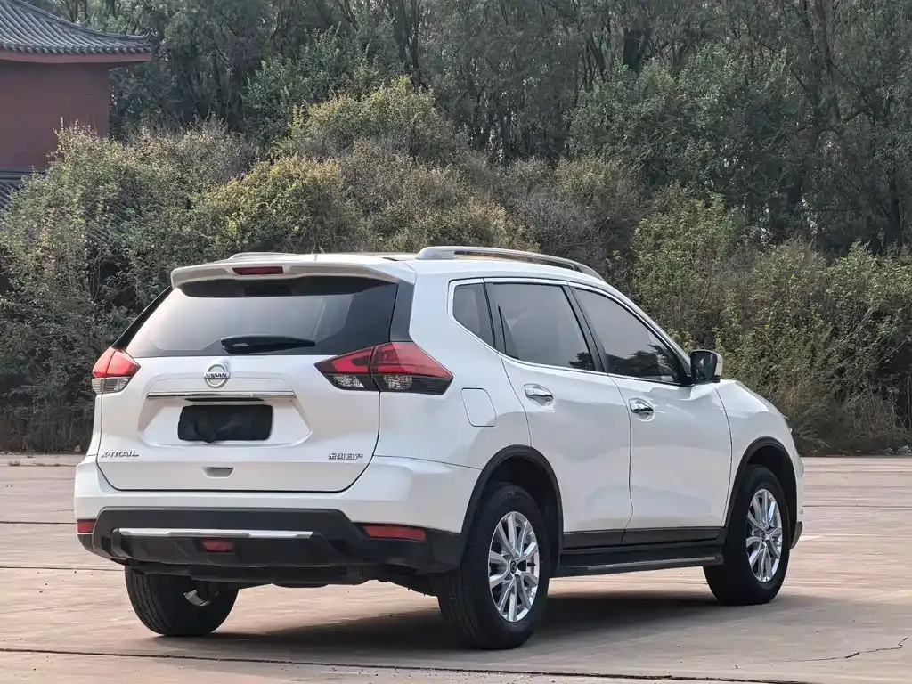 Nissan X-Trail — фото 10