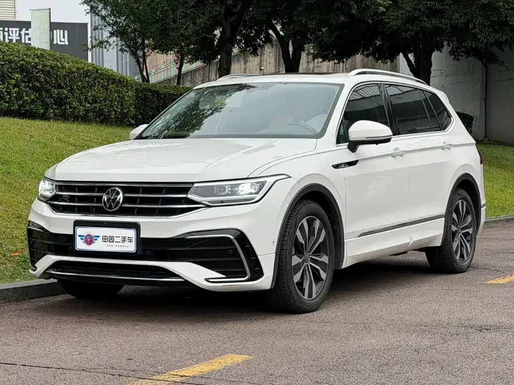 Volkswagen Tiguan L — фото 1