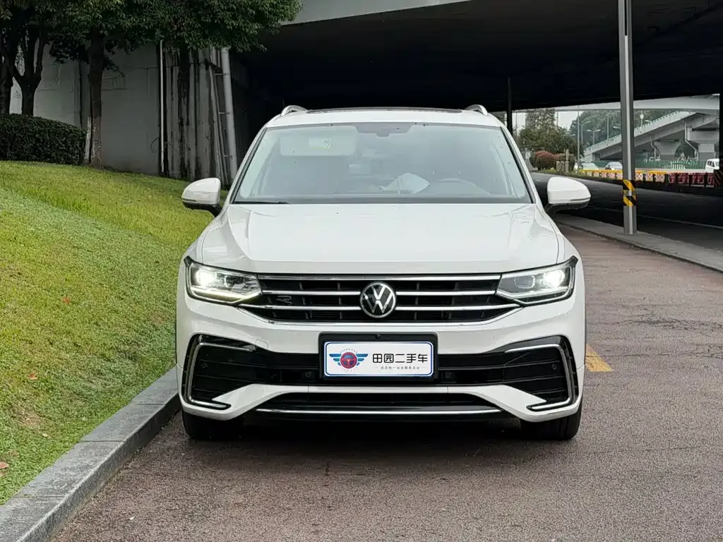 Volkswagen Tiguan L — фото 4