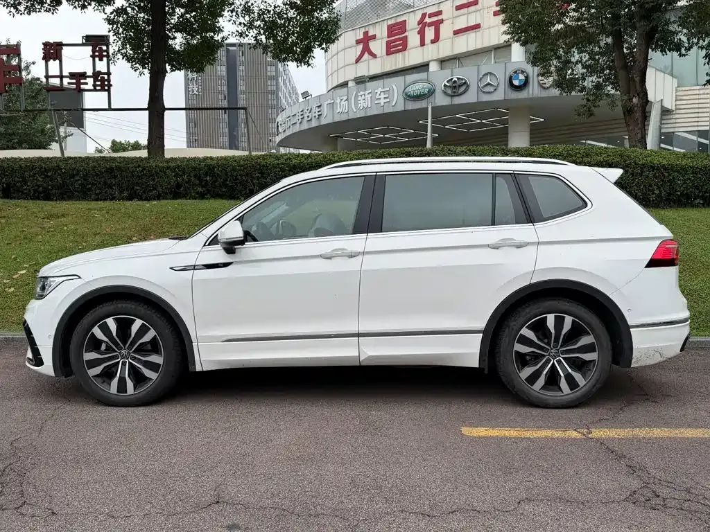 Volkswagen Tiguan L — фото 2
