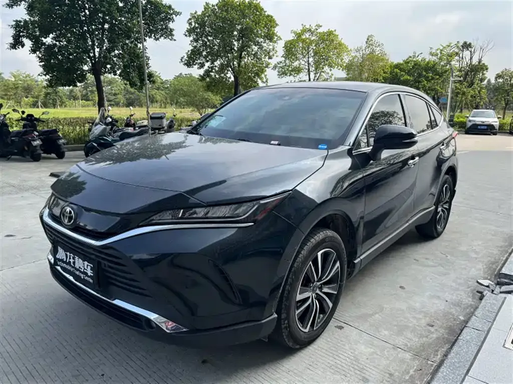 Toyota Harrier — фото 1