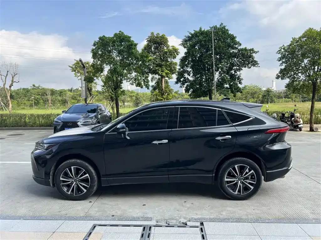 Toyota Harrier — фото 3