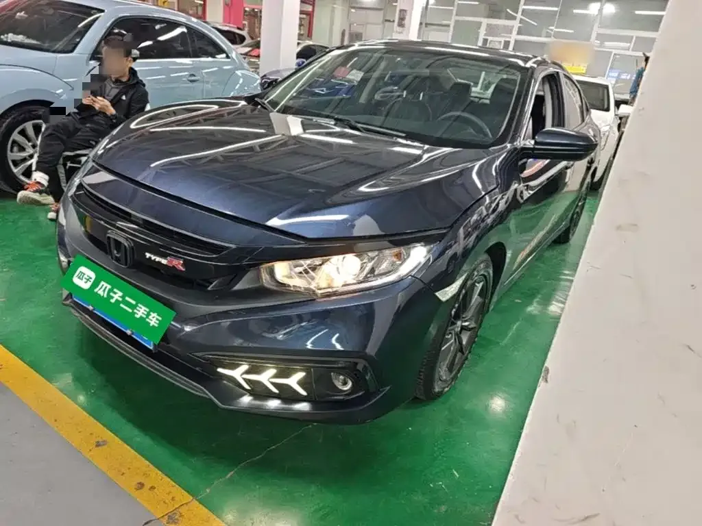 Honda Civic — фото 1