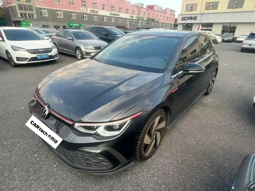 Volkswagen Golf GTI — фото 1