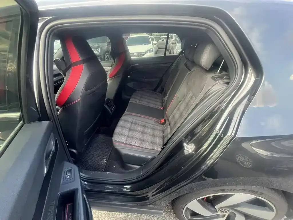 Volkswagen Golf GTI — фото 9