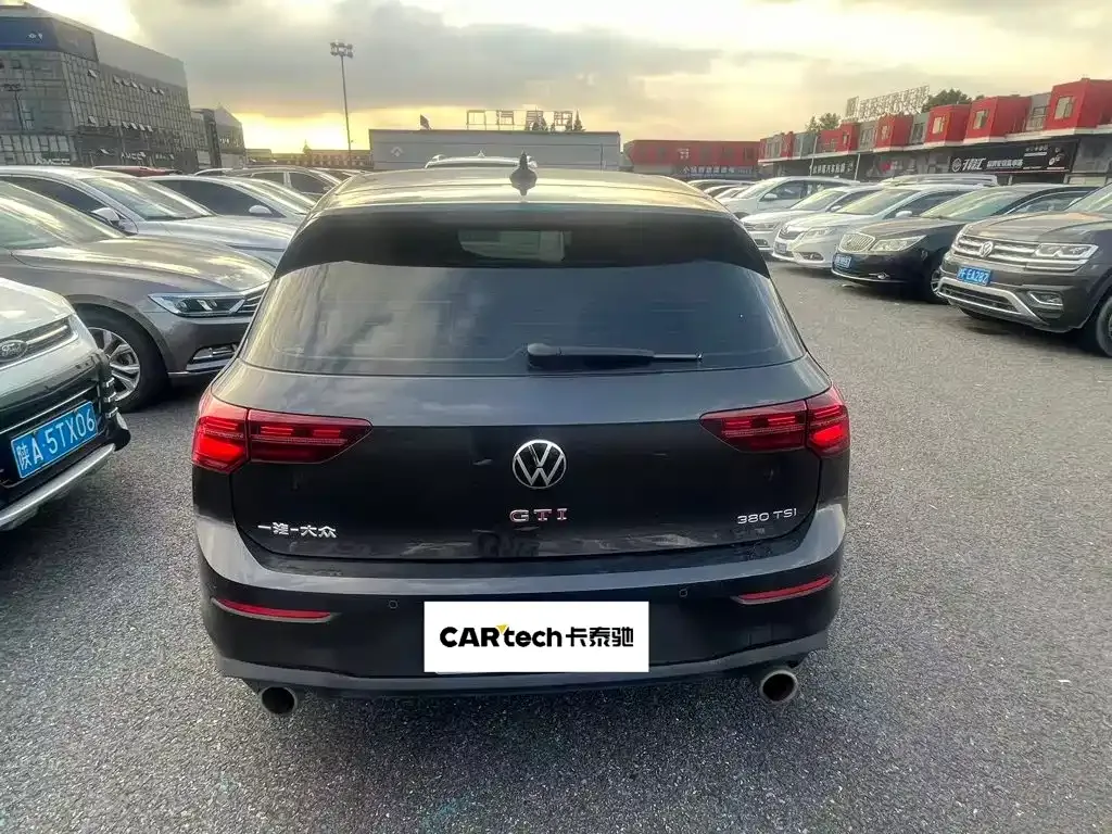Volkswagen Golf GTI — фото 10