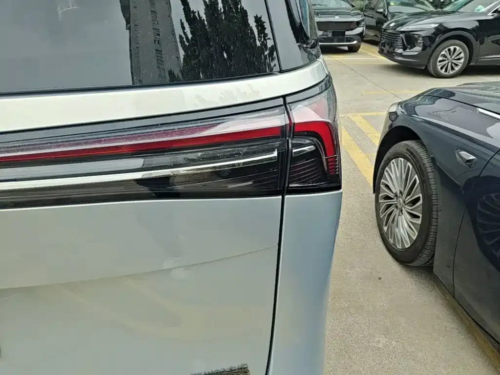 Buick GL8 Hybrid — фото 10