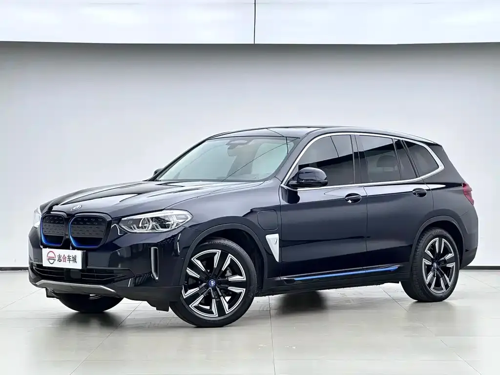 BMW iX3 — фото 1