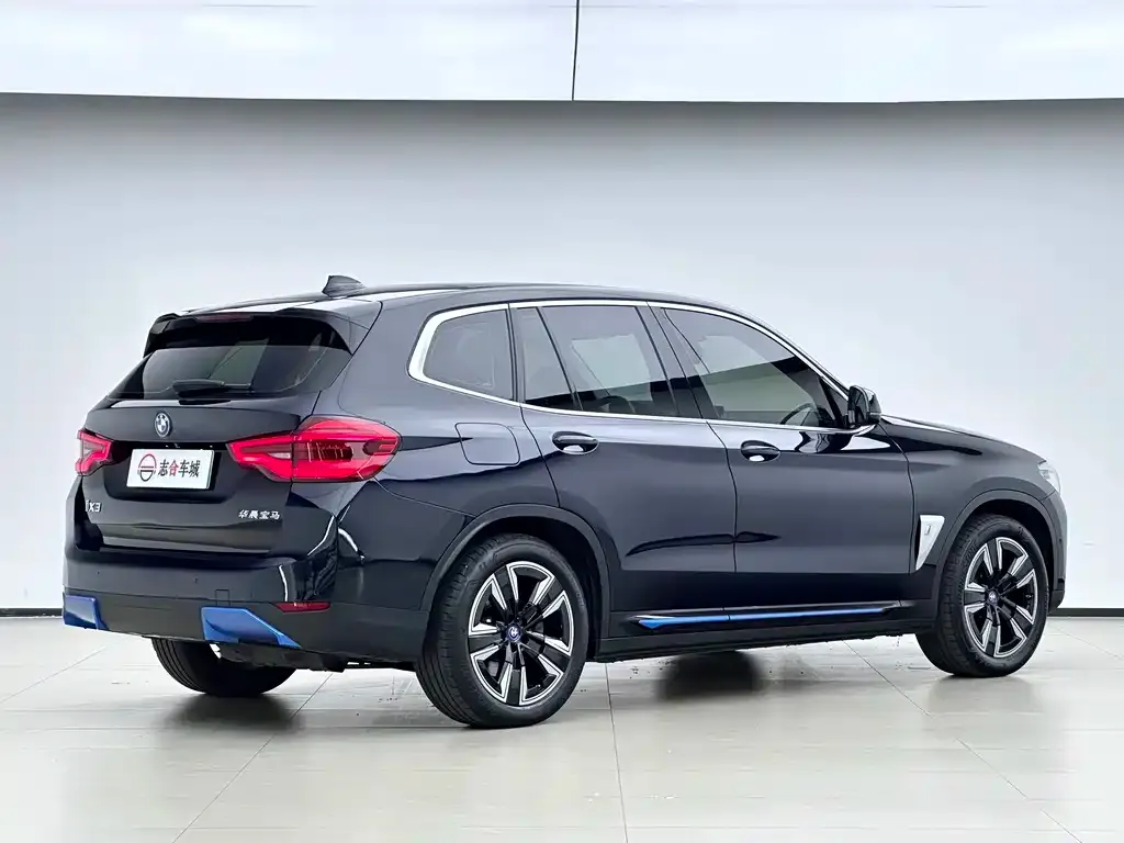BMW iX3 — фото 8