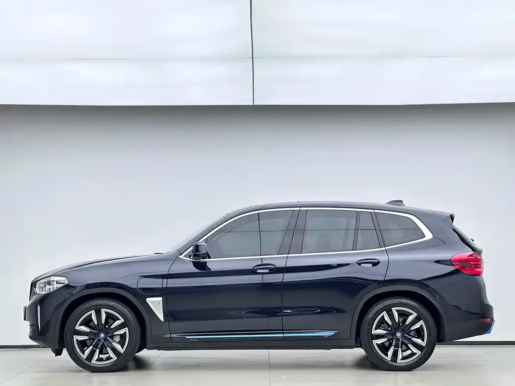 BMW iX3 — фото 3