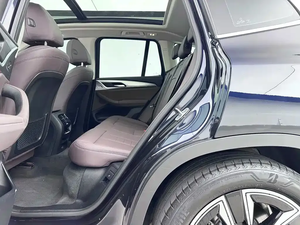 BMW iX3 — фото 4