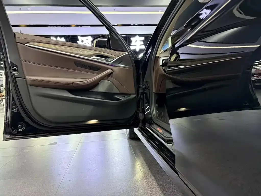 BMW 5 Series New Energy — фото 9
