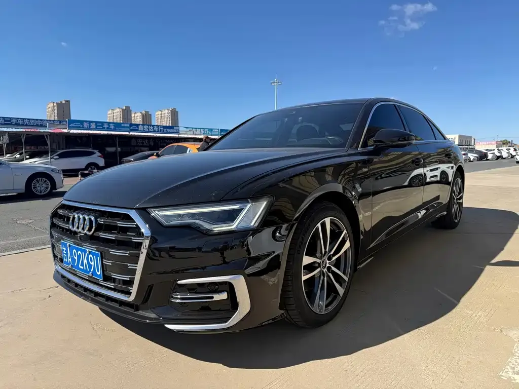 Audi A6L — фото 1