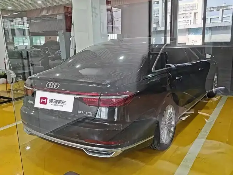 Audi A8 — фото 8