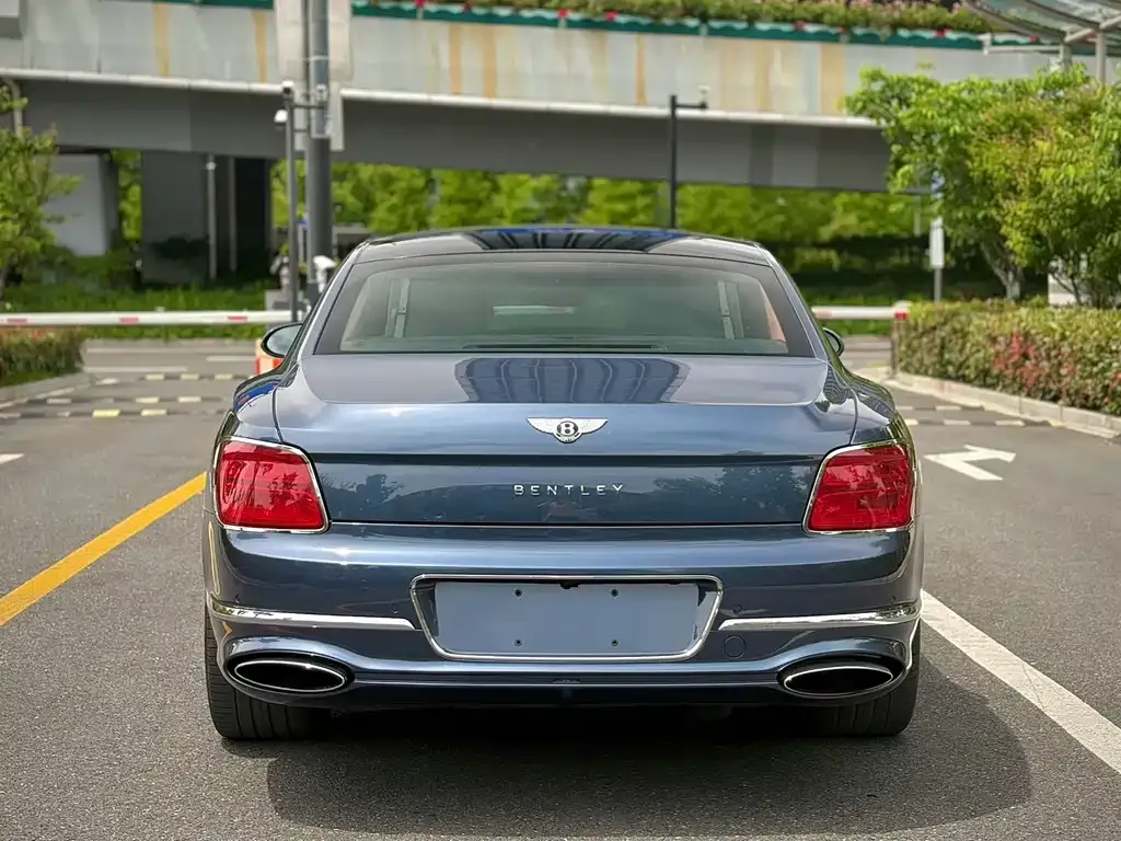 Bentley Flying Spur — фото 4