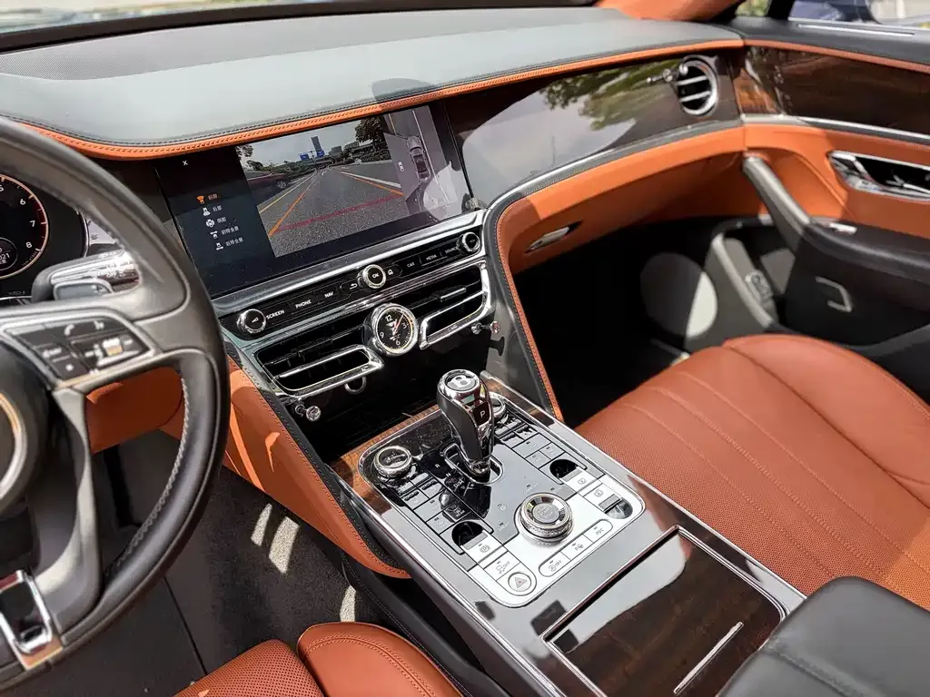 Bentley Flying Spur — фото 2
