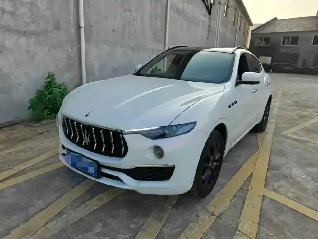 Maserati Levante — фото 1